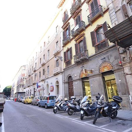 Izzhome City Center Cozy Cagliari Bagian luar foto