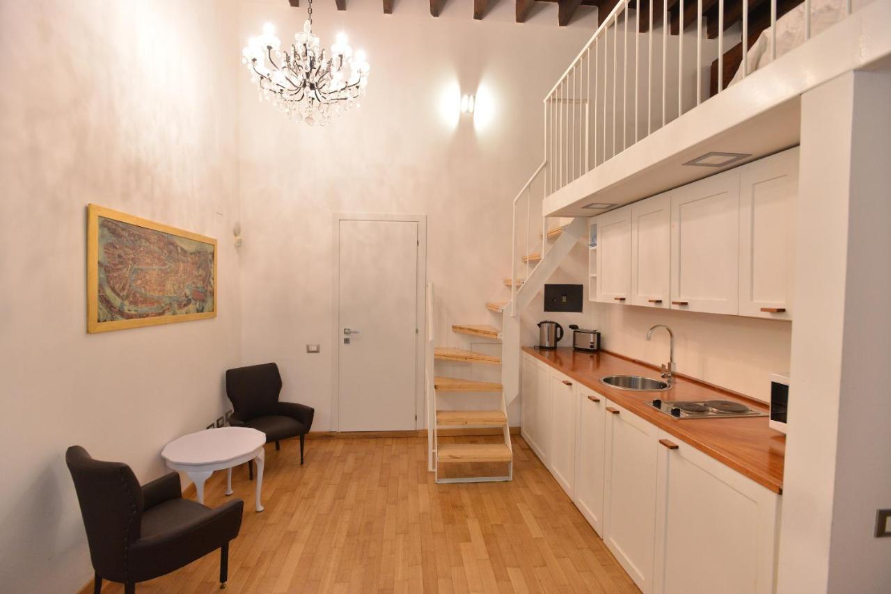 Izzhome City Center Cozy Cagliari Bagian luar foto