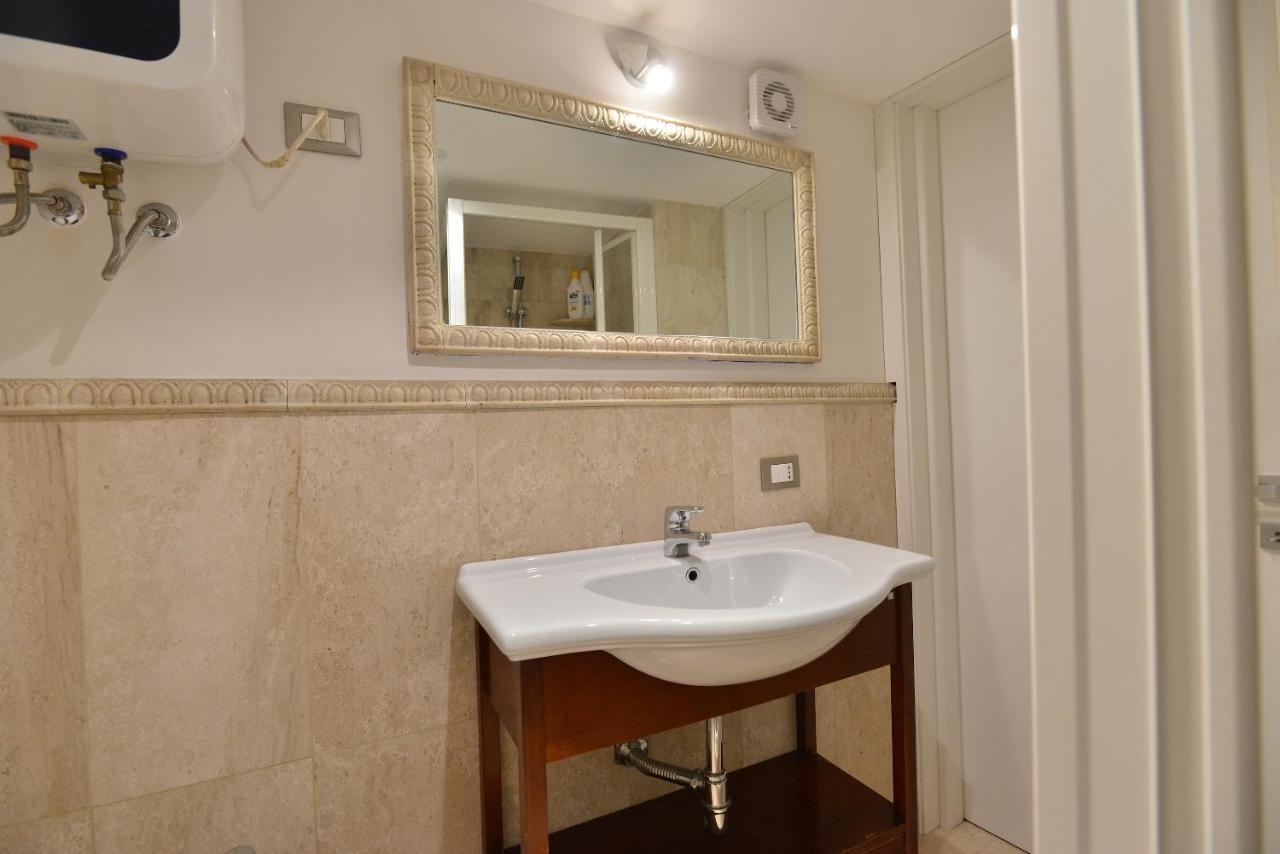 Izzhome City Center Cozy Cagliari Bagian luar foto
