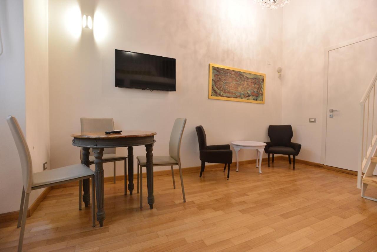 Izzhome City Center Cozy Cagliari Bagian luar foto