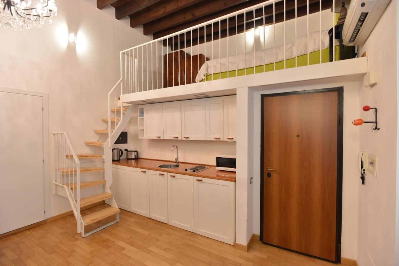 Izzhome City Center Cozy Cagliari Bagian luar foto