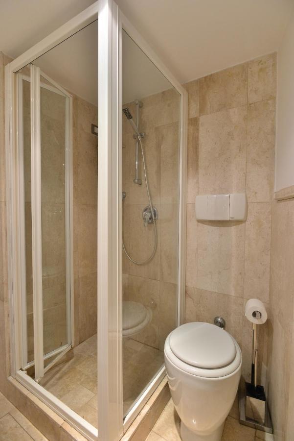 Izzhome City Center Cozy Cagliari Bagian luar foto