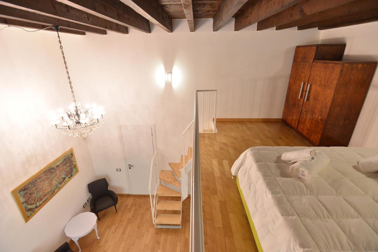 Izzhome City Center Cozy Cagliari Bagian luar foto
